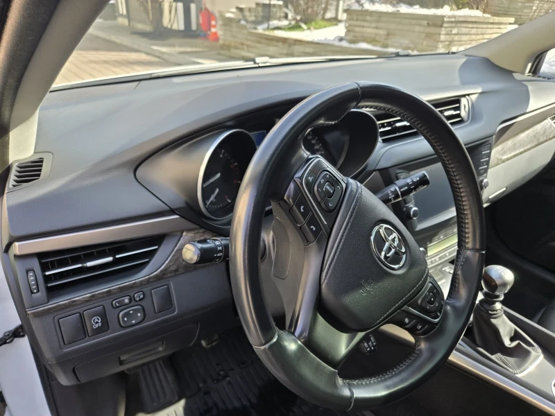 Toyota Avensis 2.0 D, снимка 13 - Автомобили и джипове - 49233342