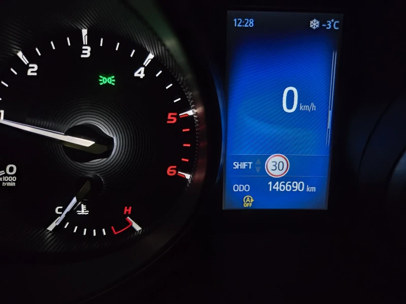 Toyota Avensis 2.0 D, снимка 14 - Автомобили и джипове - 52579655