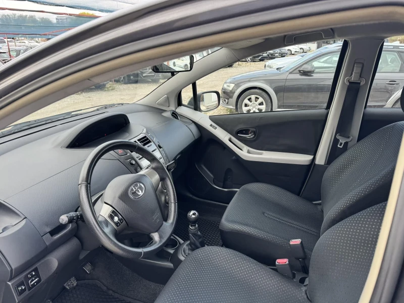 Toyota Yaris  Facelift benzin, снимка 9 - Автомобили и джипове - 52080435