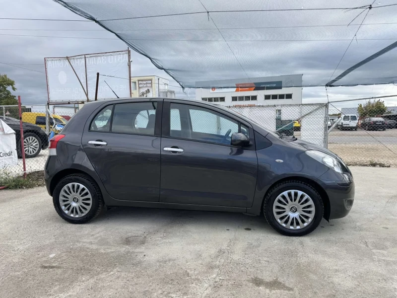 Toyota Yaris  Facelift benzin, снимка 8 - Автомобили и джипове - 52080435