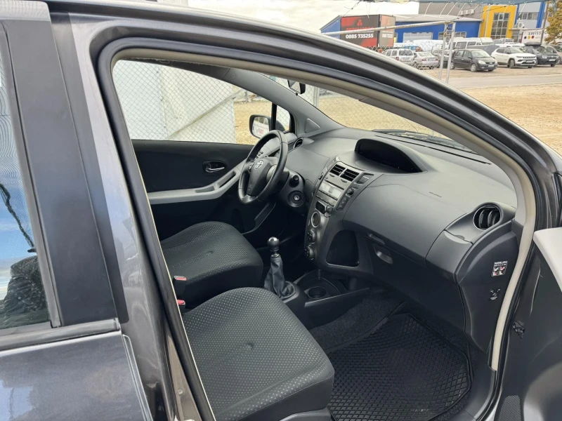 Toyota Yaris  Facelift benzin, снимка 13 - Автомобили и джипове - 52080435