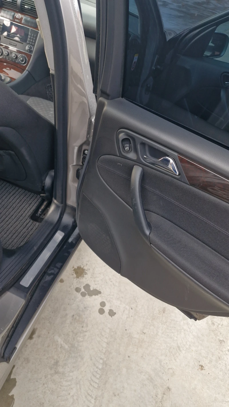 Mercedes-Benz C 220 Facelift, снимка 13 - Автомобили и джипове - 53036858