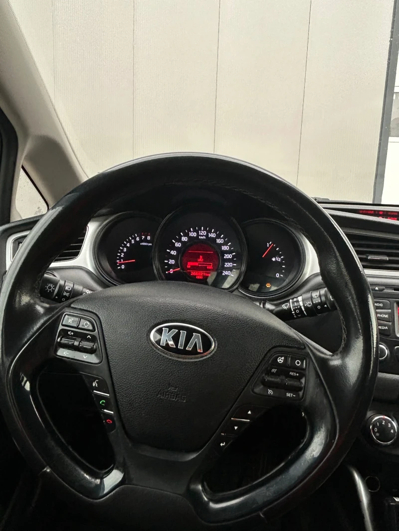 Kia Ceed 1.4 всичко платено, снимка 9 - Автомобили и джипове - 53222101