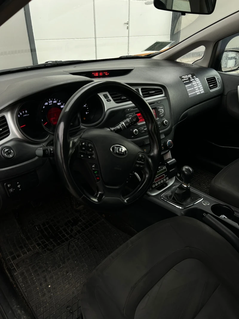 Kia Ceed 1.4 всичко платено, снимка 8 - Автомобили и джипове - 53222101
