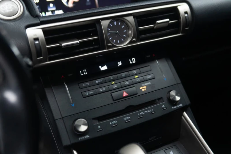 Lexus IS 300, снимка 12 - Автомобили и джипове - 53374202