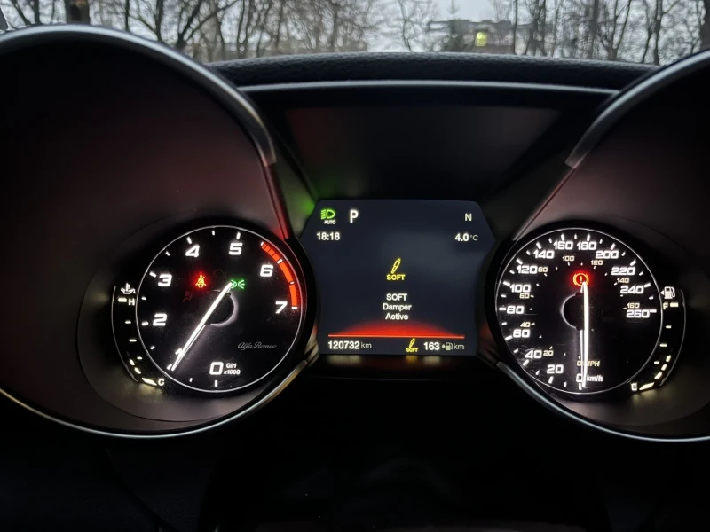 Alfa Romeo Giulia Ti, снимка 12 - Автомобили и джипове - 53580674