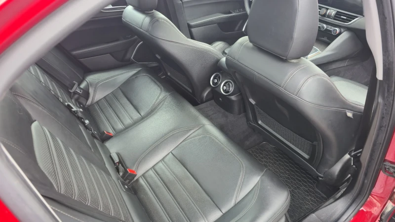 Alfa Romeo Giulia, снимка 7 - Автомобили и джипове - 53580674