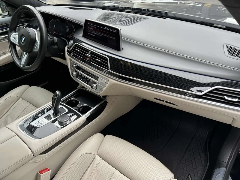 BMW 750 i M xDrive/Laser/HuD/Executive, снимка 13 - Автомобили и джипове - 48197646