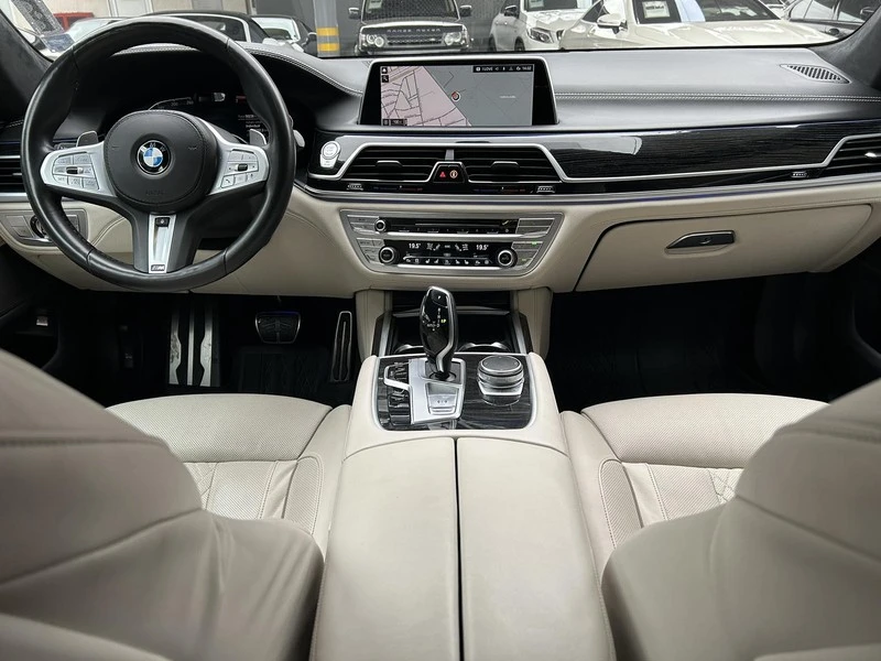 BMW 750 i M xDrive/Laser/HuD/Executive, снимка 11 - Автомобили и джипове - 48197646