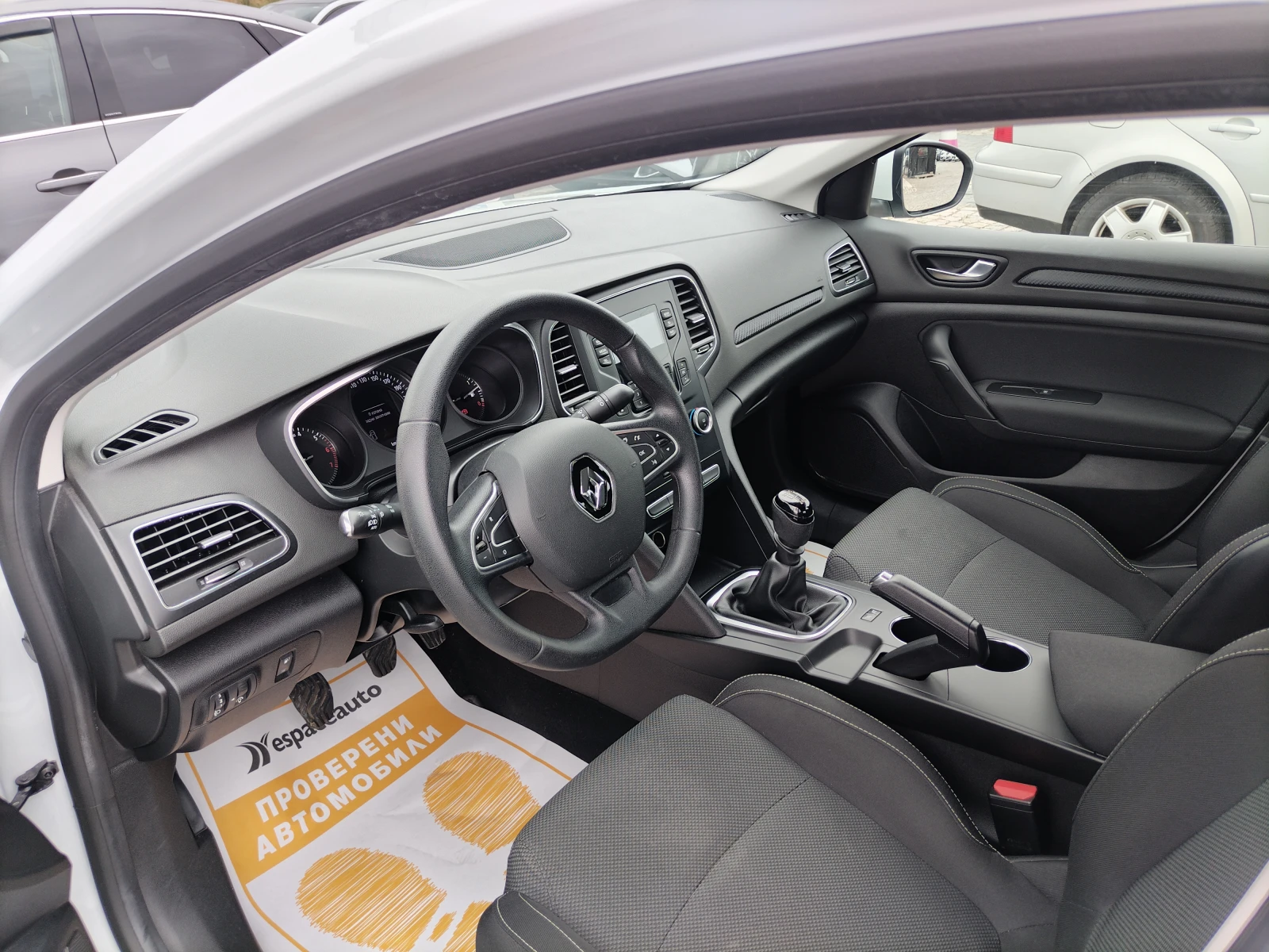 Renault Megane 1.3TCe 140 к.с./Life - изображение 10
