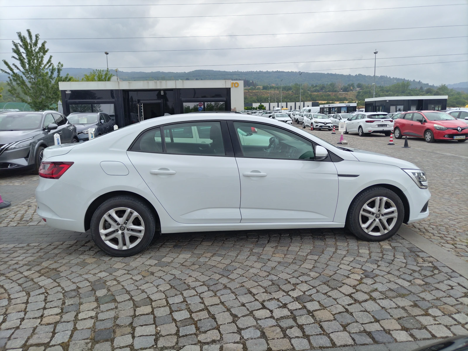 Renault Megane 1.3TCe 140 к.с./Life - изображение 4