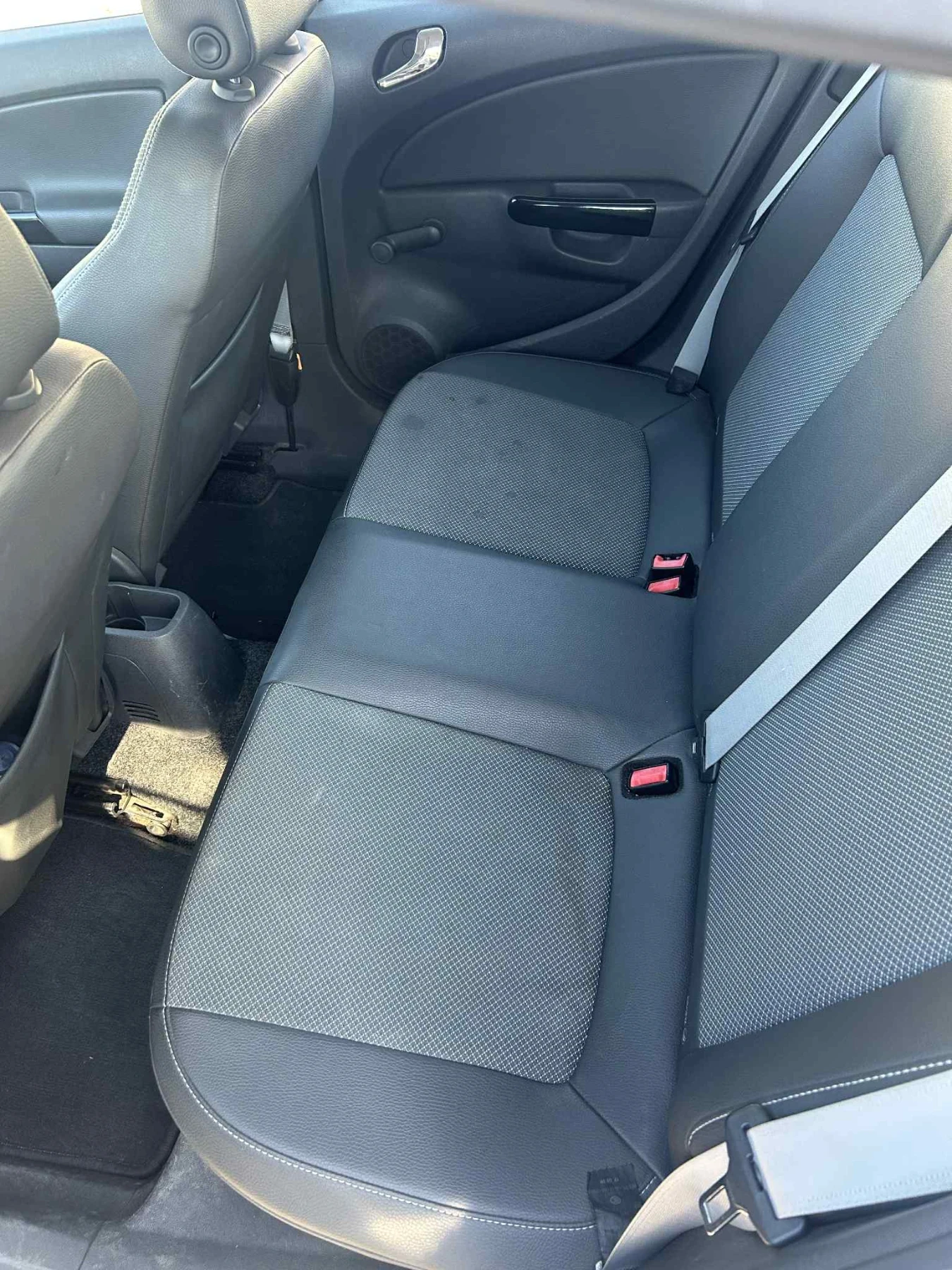 Opel Corsa 1.4 - изображение 8