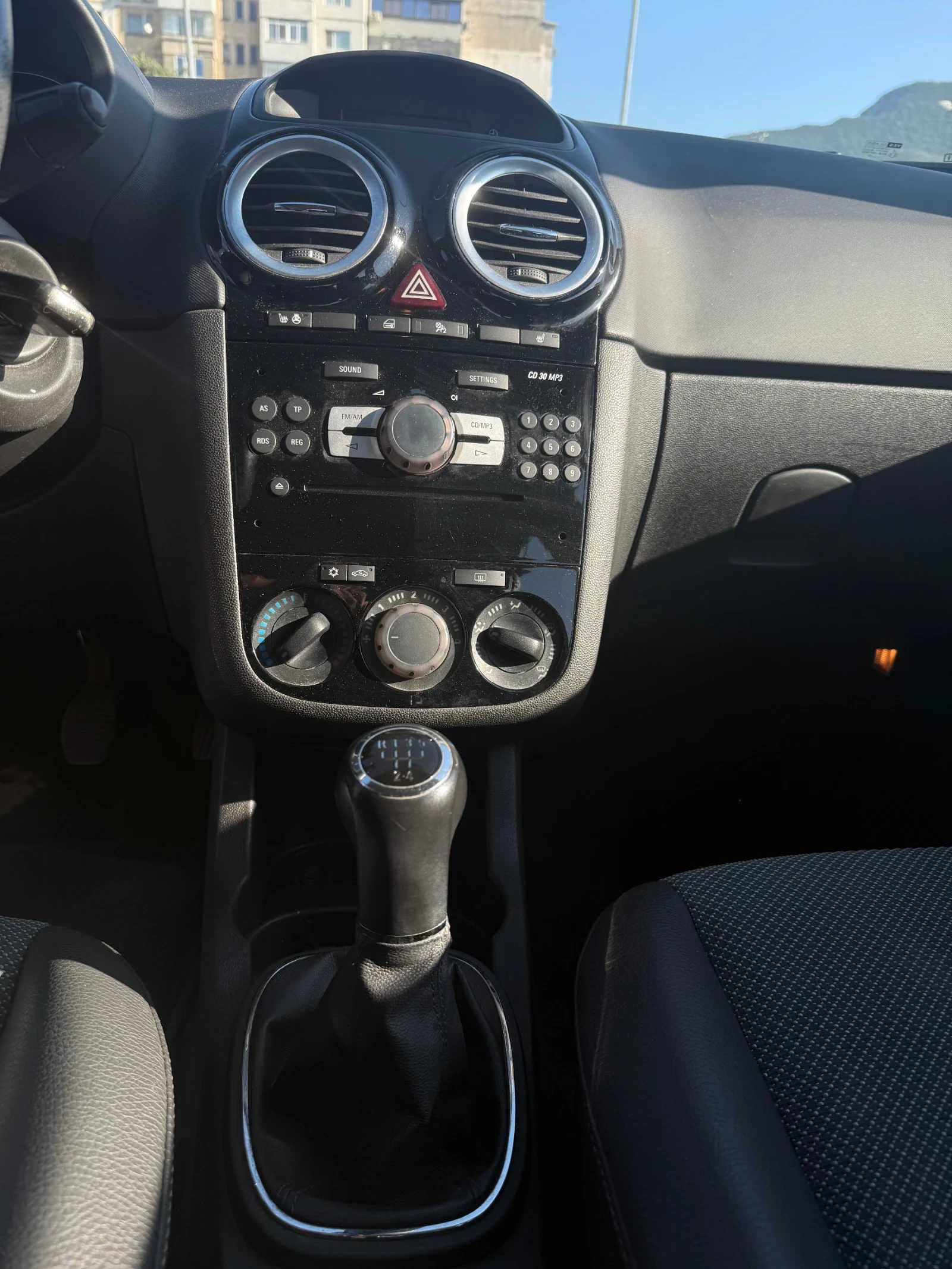 Opel Corsa 1.4 - изображение 7