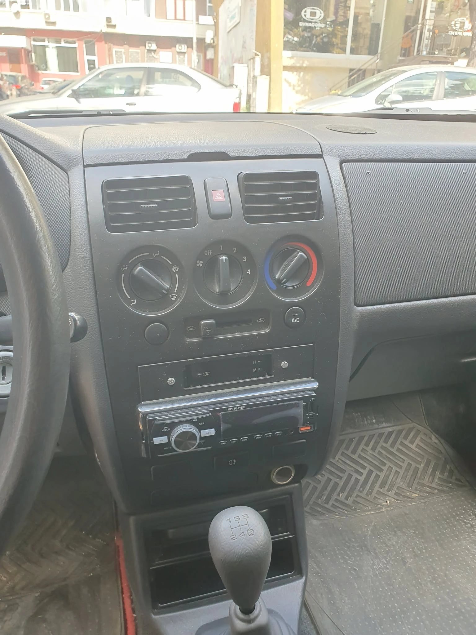 Daihatsu Sirion 1.0 - изображение 9
