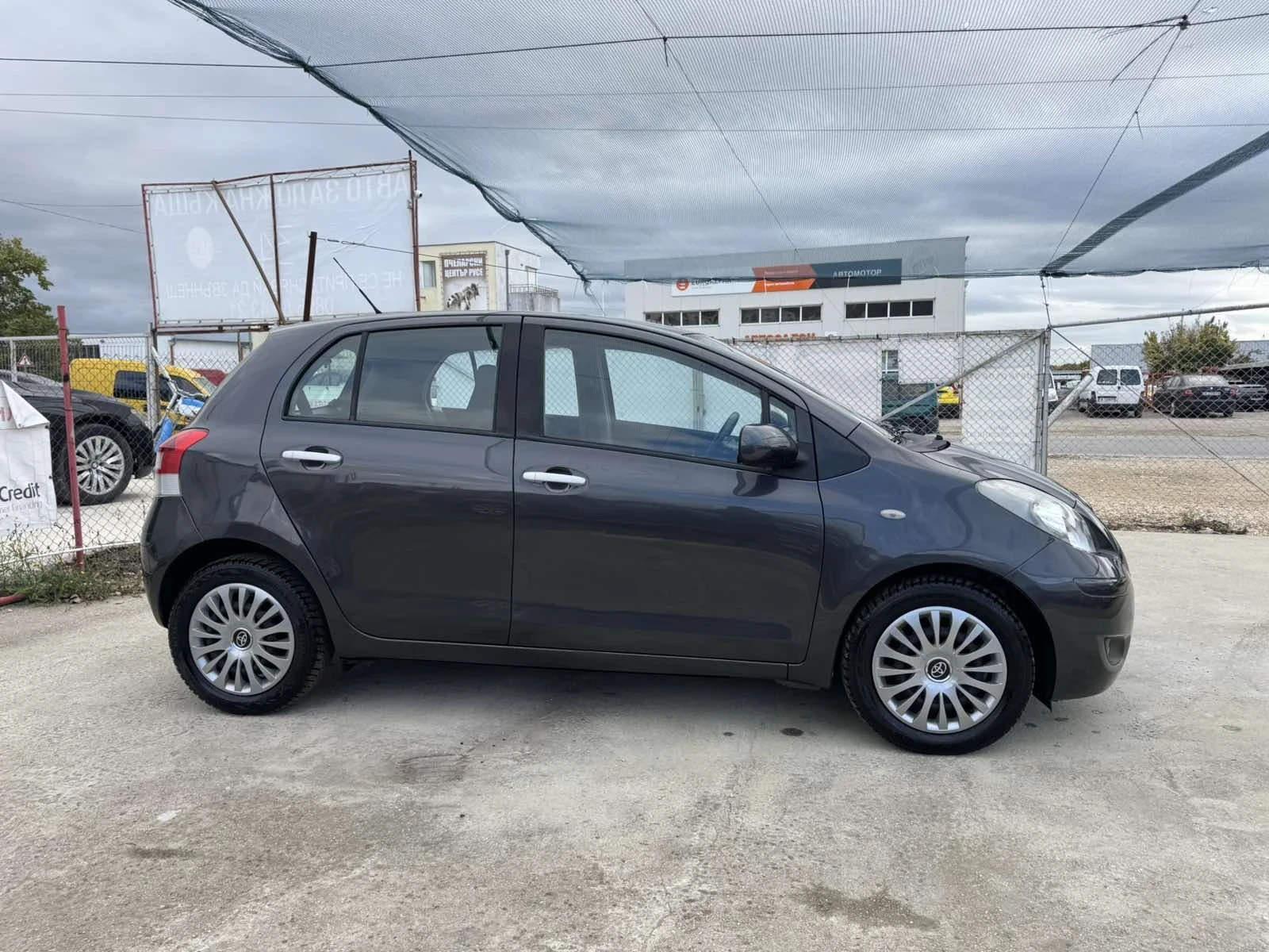 Toyota Yaris  Facelift benzin - изображение 8