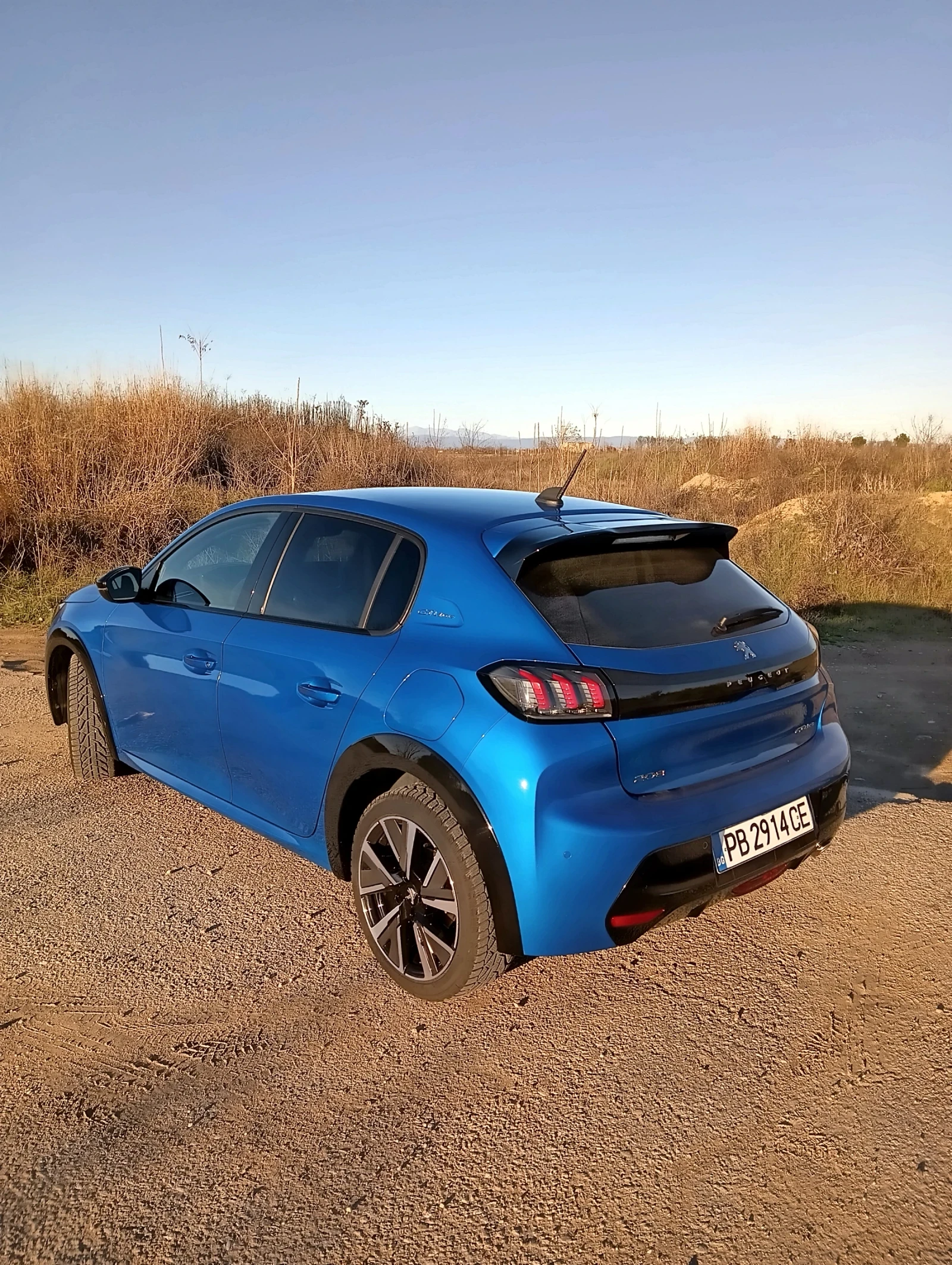 Peugeot 208 25000km GT LINE - изображение 4