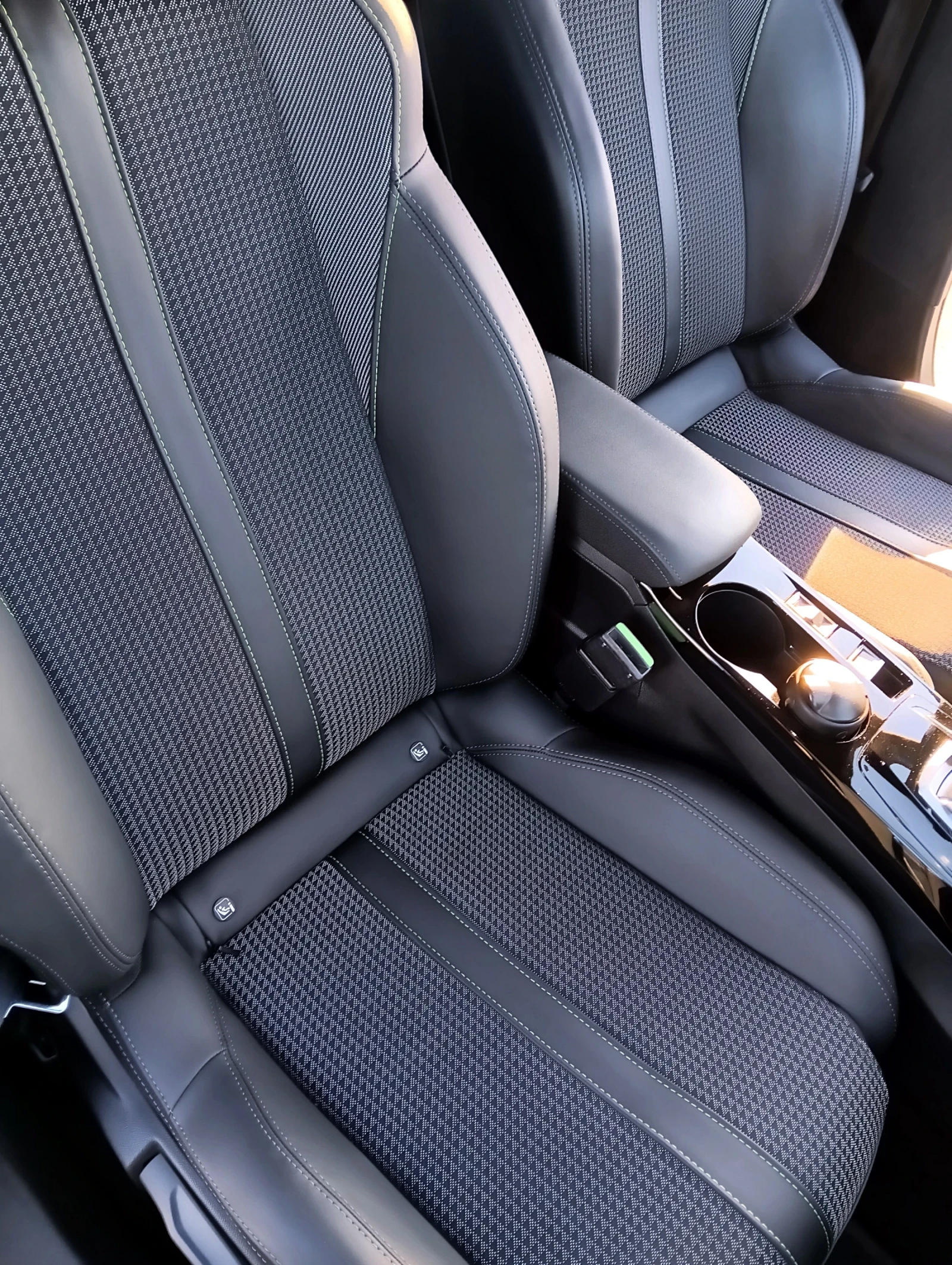 Peugeot 208 25000km GT LINE - изображение 9