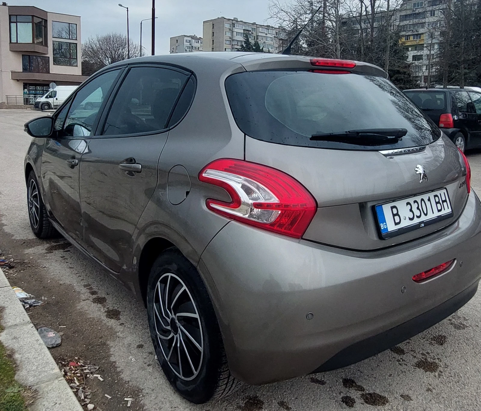 Peugeot 208, снимка 3 - Автомобили и джипове - 54635322