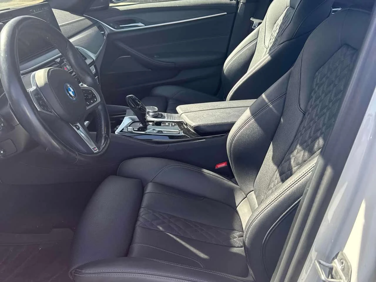 BMW 530E xDrive /360/M ПАКЕТ / АВТОКРЕДИТ, снимка 13 - Автомобили и джипове - 54701420