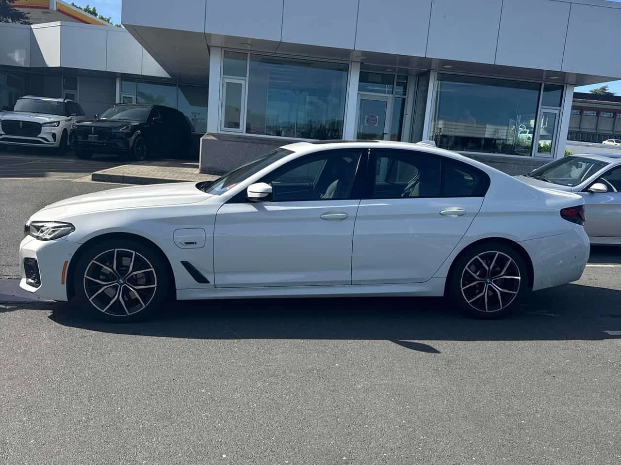 BMW 530E xDrive /360/M ПАКЕТ / АВТОКРЕДИТ, снимка 15 - Автомобили и джипове - 54701420
