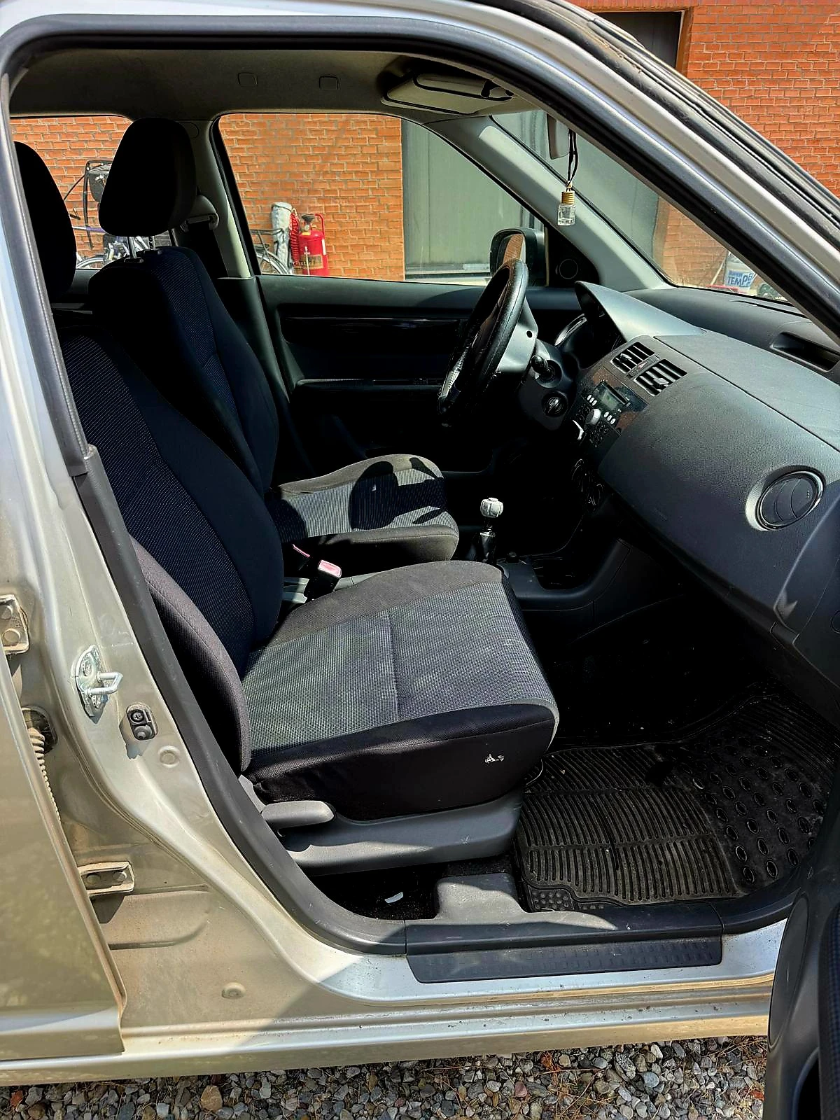Suzuki Swift 1300, снимка 9 - Автомобили и джипове - 55875379