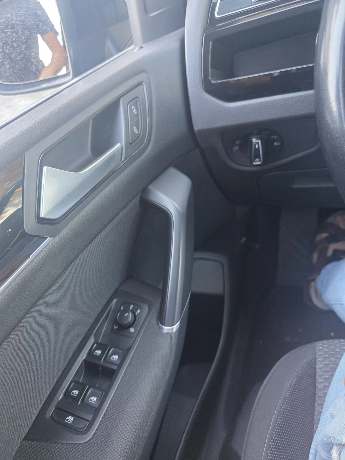 VW Touran 2.0tdi, снимка 8 - Автомобили и джипове - 56073637