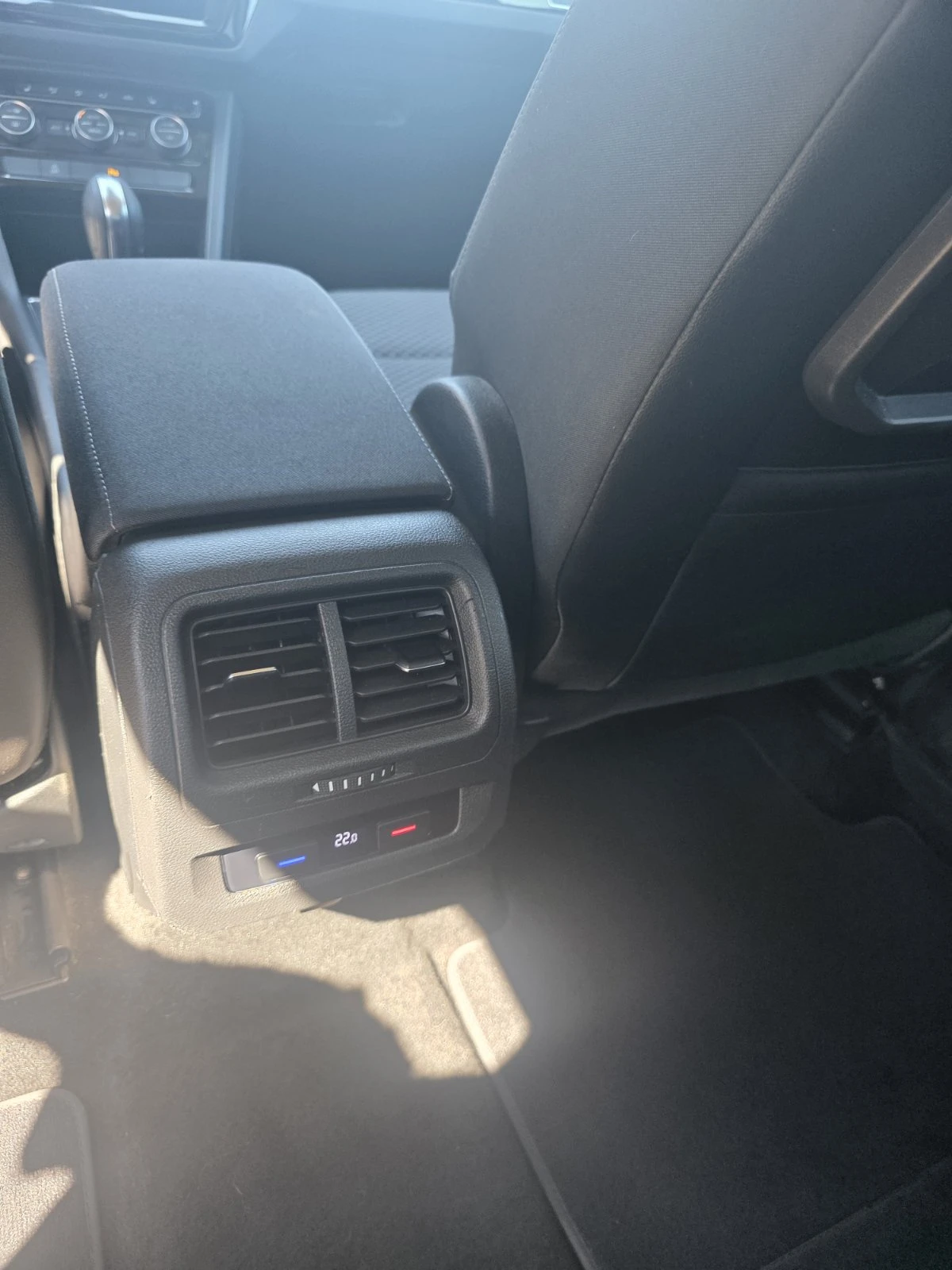 VW Touran 2.0tdi, снимка 12 - Автомобили и джипове - 56073637