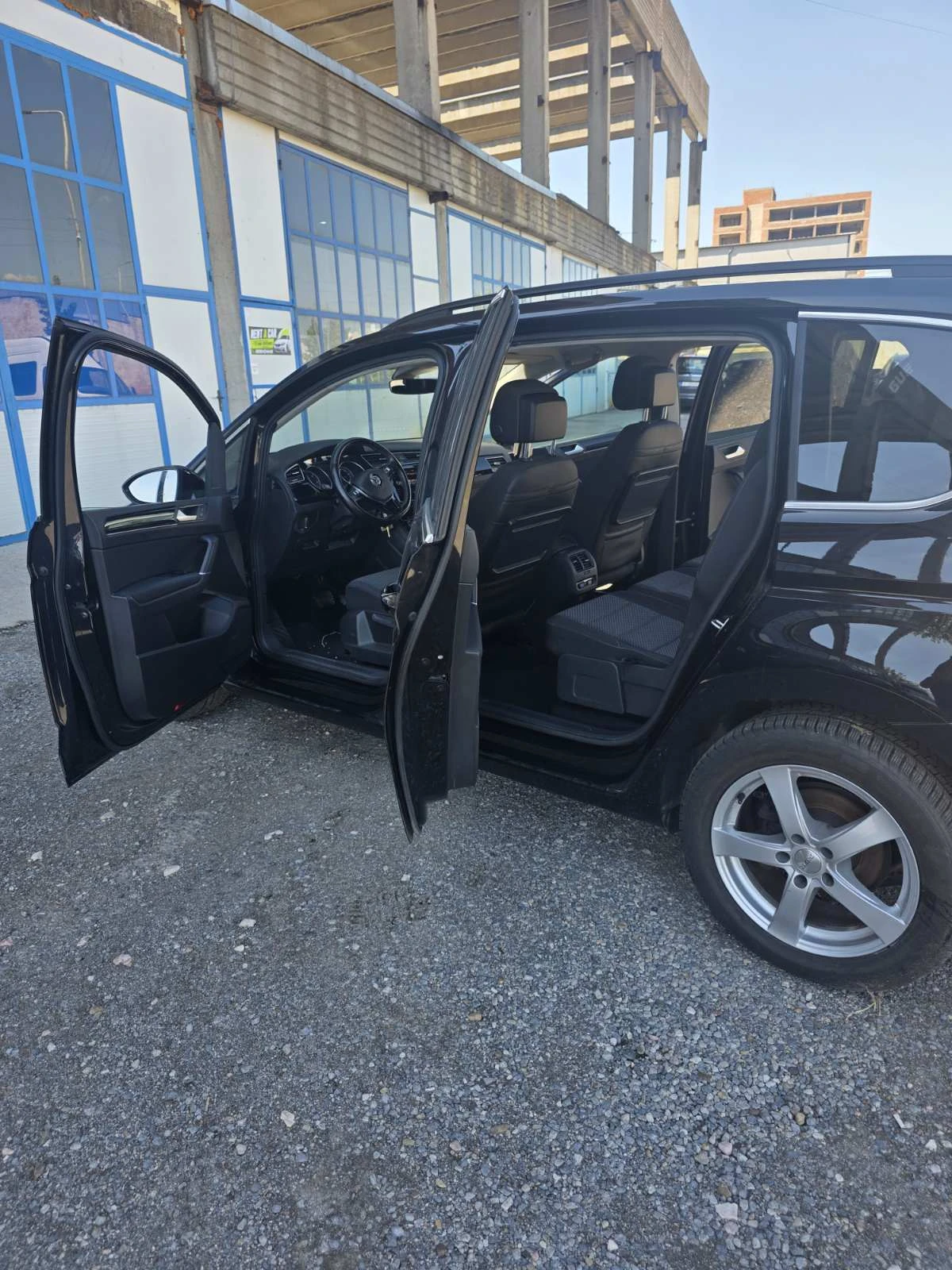 VW Touran 2.0tdi, снимка 5 - Автомобили и джипове - 56073637