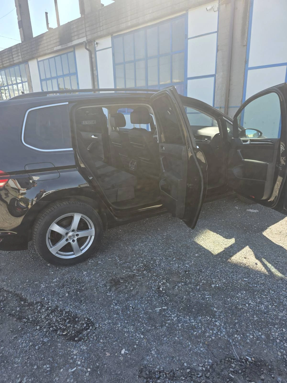 VW Touran 2.0tdi, снимка 17 - Автомобили и джипове - 56073637
