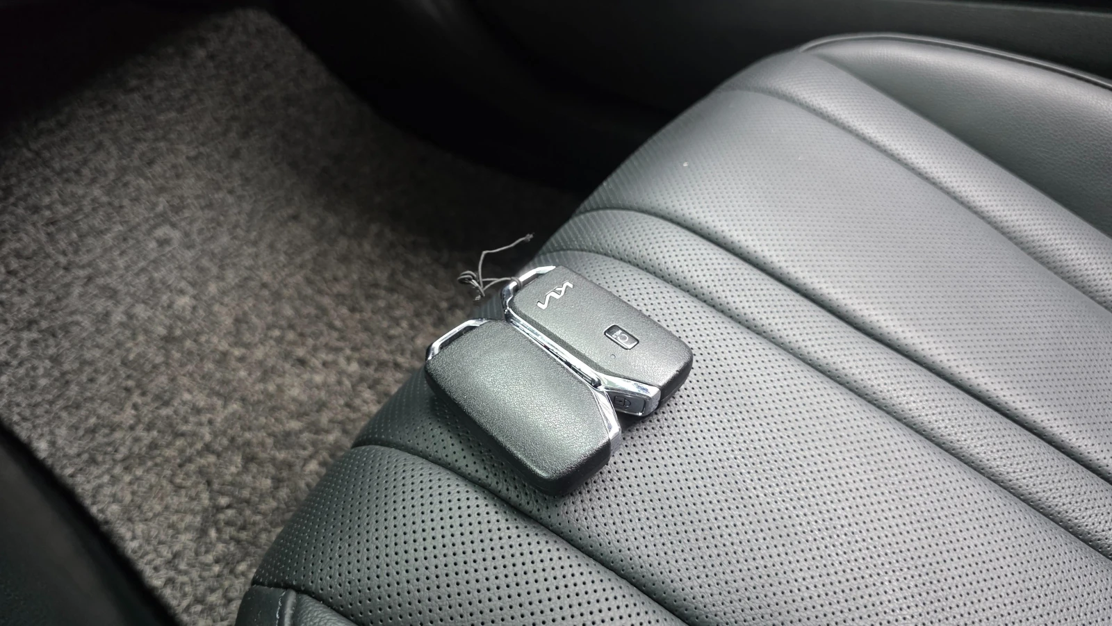 Kia K8 3.5* LPG* ПОДГРЕВ* ОБДУХВАНЕ* 360КАМЕРА* КЕЙЛЕС* , снимка 17 - Автомобили и джипове - 56075928