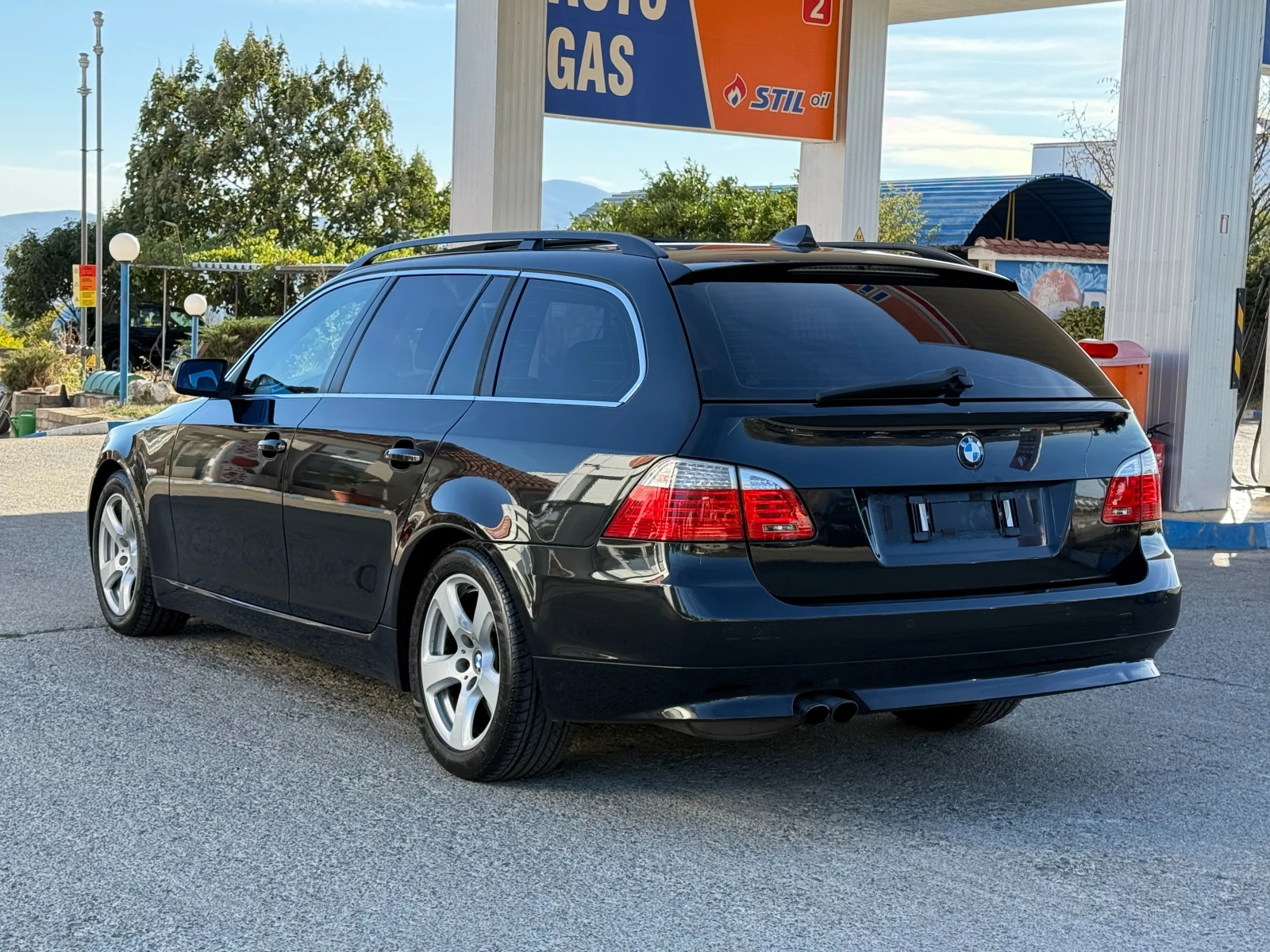 BMW 530 Comfort/HeadUp/Panorama, снимка 6 - Автомобили и джипове - 56356129