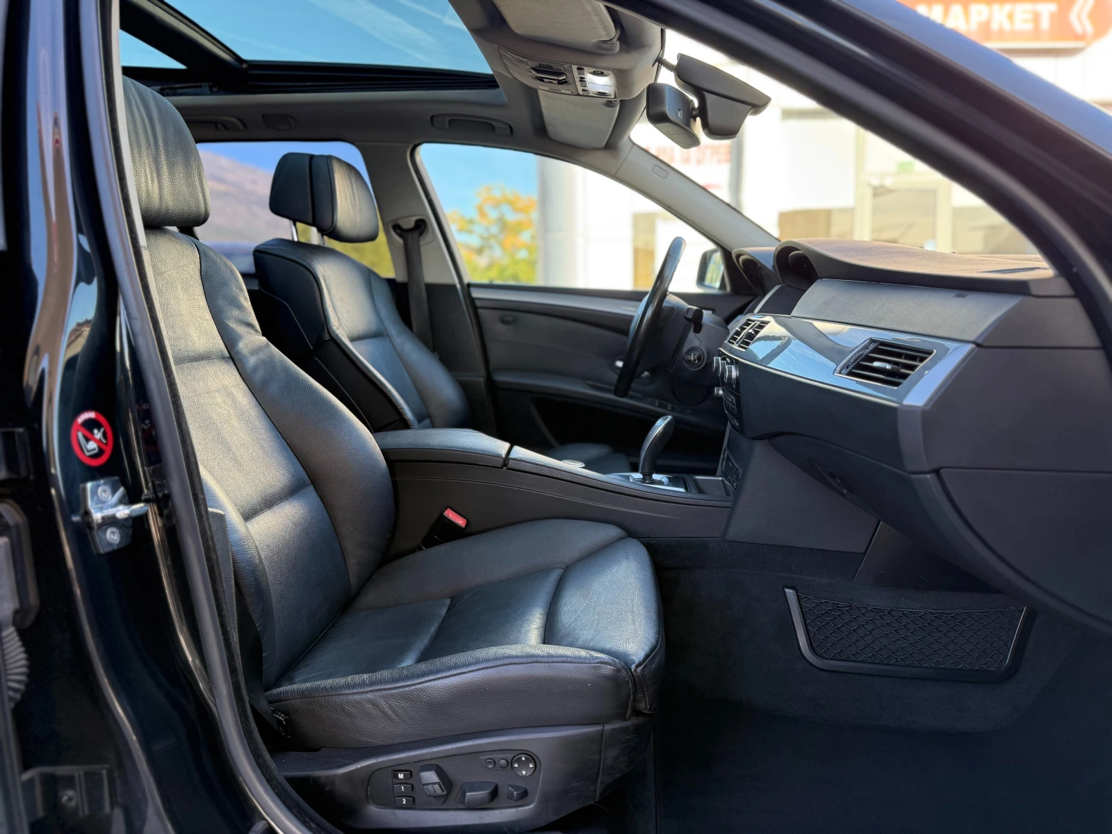BMW 530 Comfort/HeadUp/Panorama, снимка 8 - Автомобили и джипове - 56356129