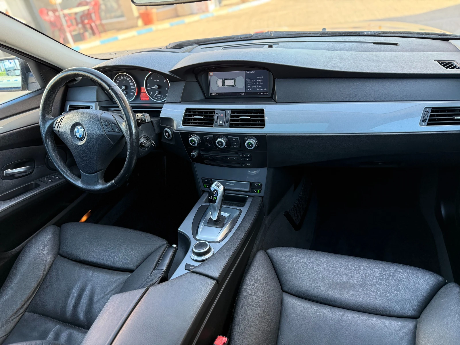 BMW 530 Comfort/HeadUp/Panorama, снимка 10 - Автомобили и джипове - 56356129
