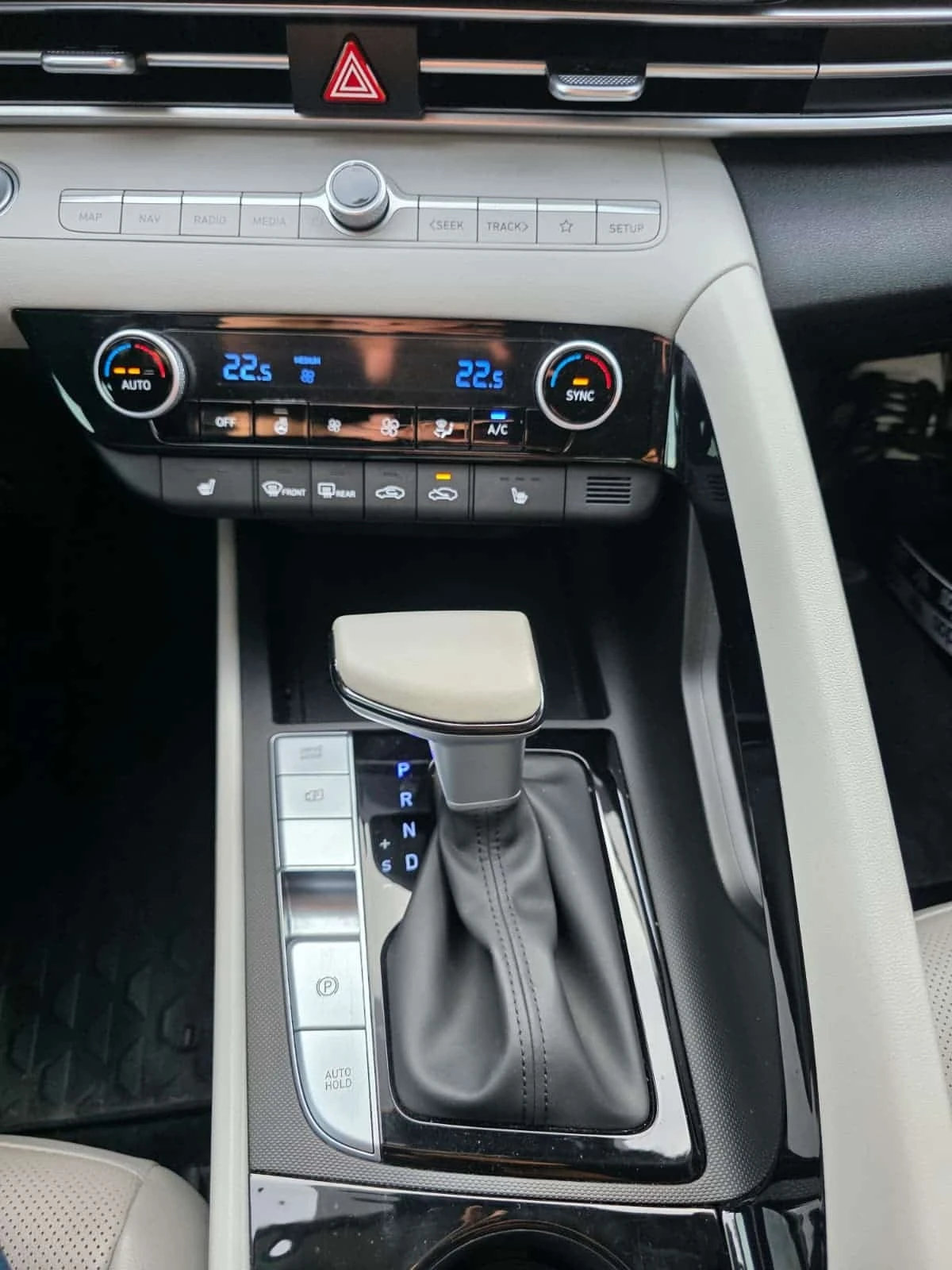 Hyundai Elantra * Luxury * CARFAX * ��� ������������ ������ | Mobile.bg � ����������� 17