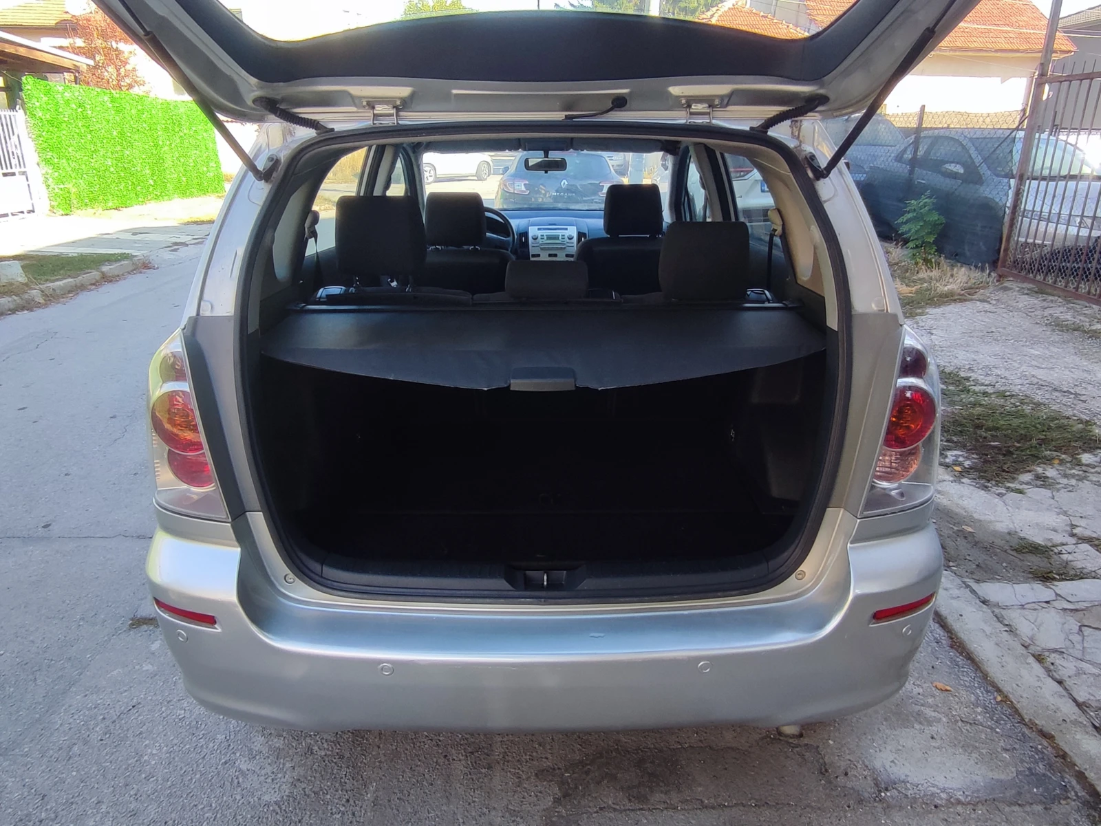 Toyota Corolla verso 2.0 D-4D-116kc-������� ������ | Mobile.bg � ����������� 12