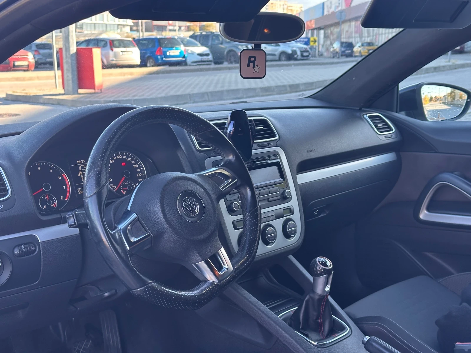 VW Scirocco 1.4 TSI, снимка 7 - Автомобили и джипове - 56641493