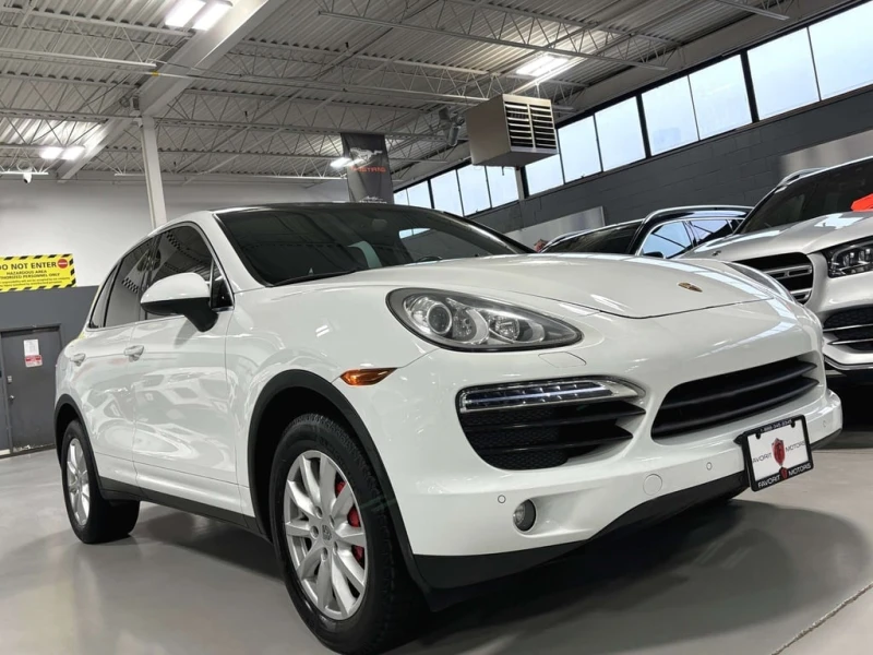 Porsche Cayenne Tiptronic| AWD| NAV| LEATHER| SUNROOF| BACKUPCAMER, снимка 2 - Автомобили и джипове - 53109218