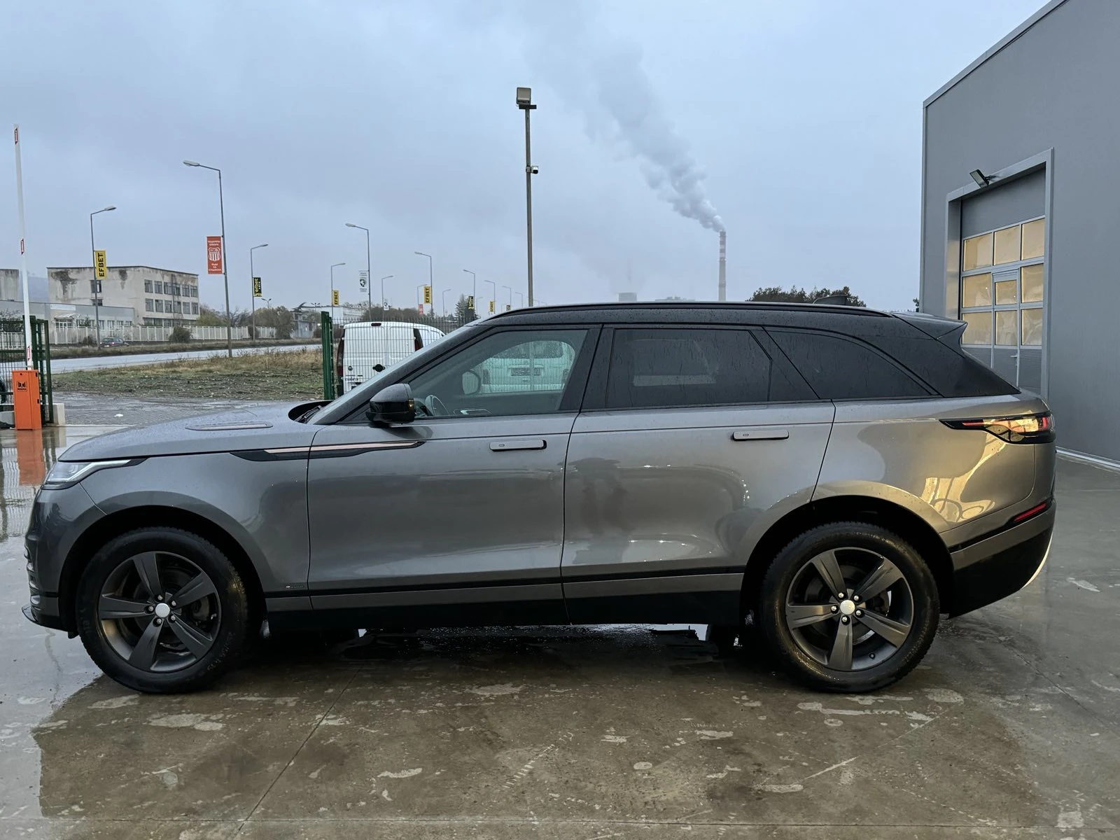 Land Rover Range Rover Velar R-Dinamic* 130хл.км* NAVI* DISTRONIC* FULL - изображение 2