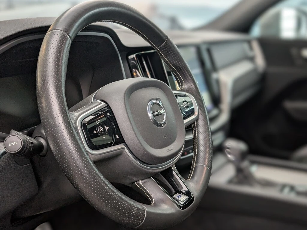 Volvo XC60 T6 R-Design* Distronic* Head-up* Мъртва зона* Пано - изображение 10