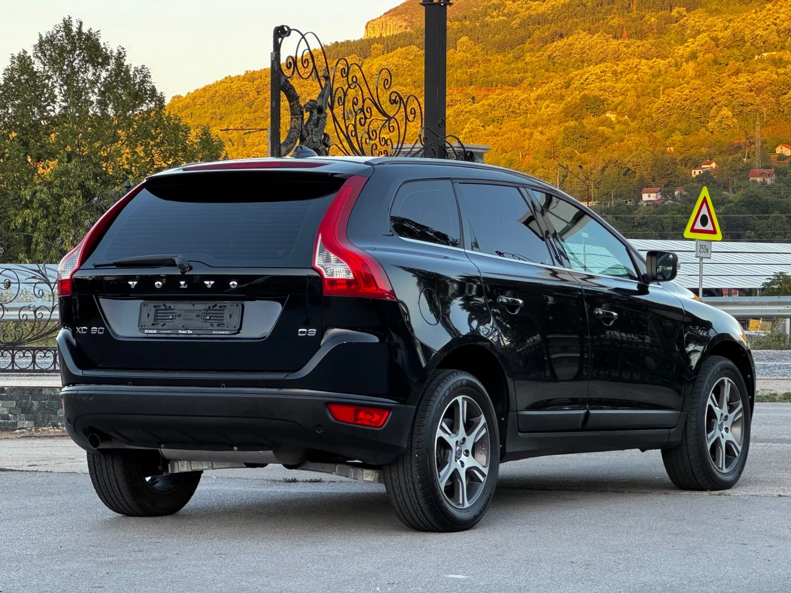 Volvo XC60 2.0D3 ИТАЛИЯ АВТОМАТ - изображение 4