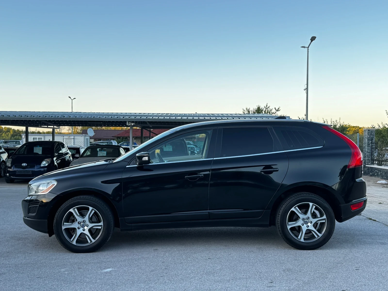 Volvo XC60 2.0D3 ИТАЛИЯ АВТОМАТ - изображение 2