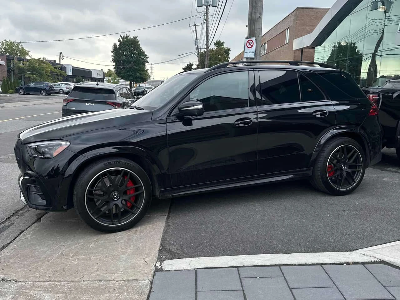 Mercedes-Benz GLE 53 4MATIC AMG * ПАНОРАМА* ДИСТРОНИК* ОБДУХ, снимка 2 - Автомобили и джипове - 54197189