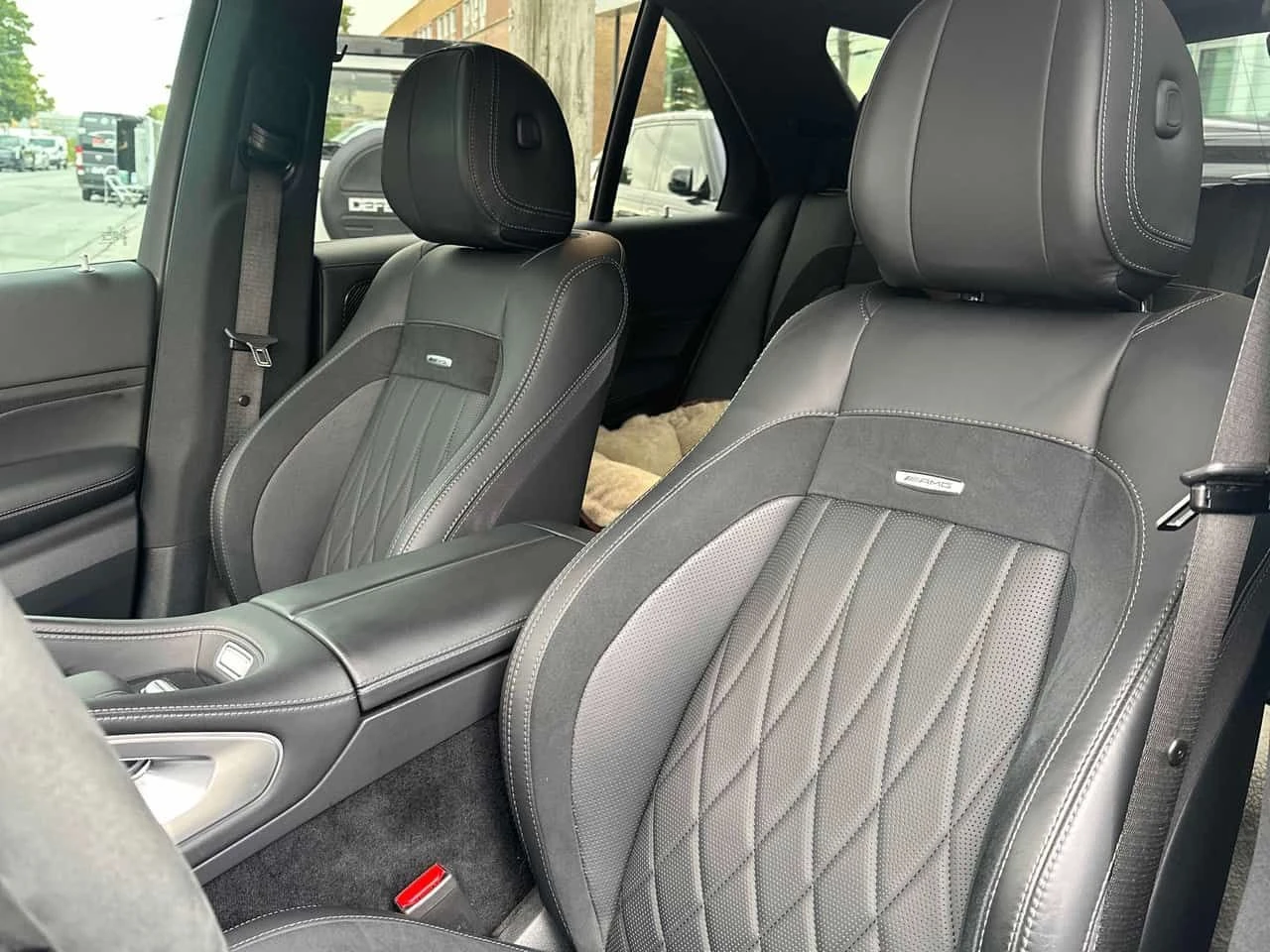 Mercedes-Benz GLE 53 4MATIC AMG * ПАНОРАМА* ДИСТРОНИК* ОБДУХ, снимка 10 - Автомобили и джипове - 54197189