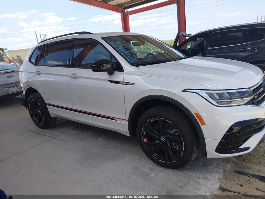 VW Tiguan 2.0l Volkswagen 2.0T Se R-Line Black, снимка 13 - Автомобили и джипове - 54568929