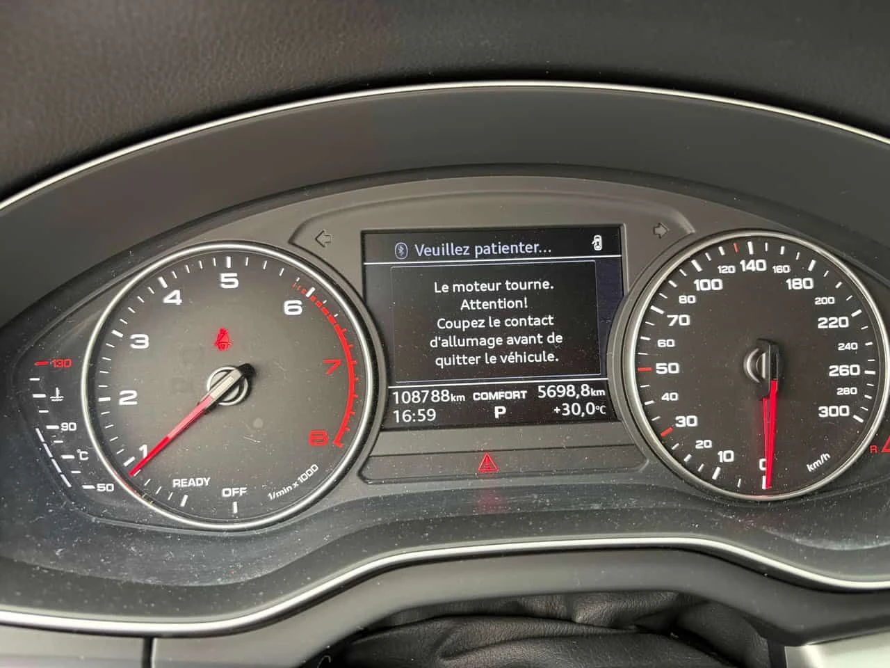 Audi Q5 * Komfort * CARFAX * ОПЦИЯ ЗА ФИНАНСИРАНЕ , снимка 17 - Автомобили и джипове - 55335154