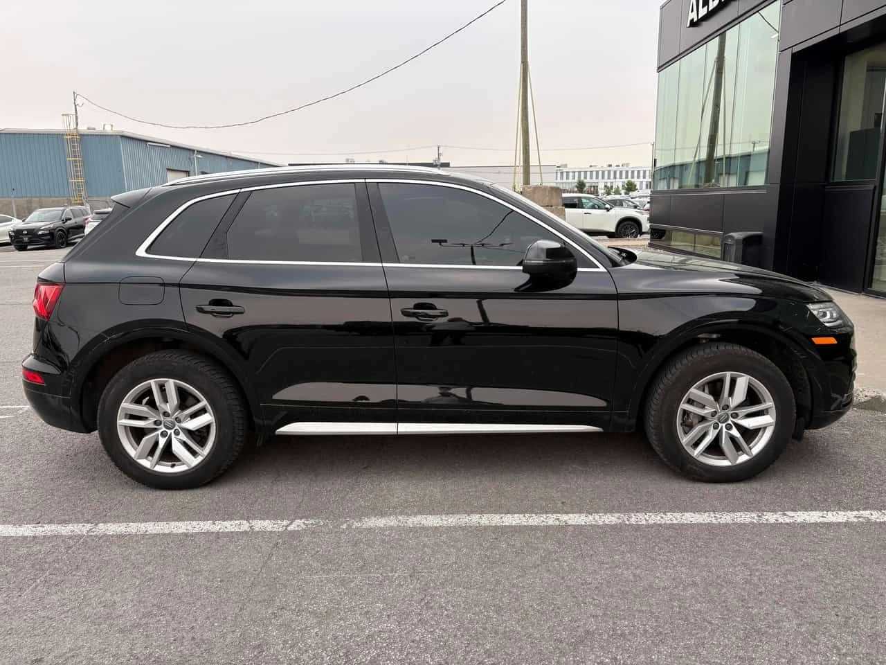 Audi Q5 * Komfort * CARFAX * ОПЦИЯ ЗА ФИНАНСИРАНЕ , снимка 3 - Автомобили и джипове - 55335154