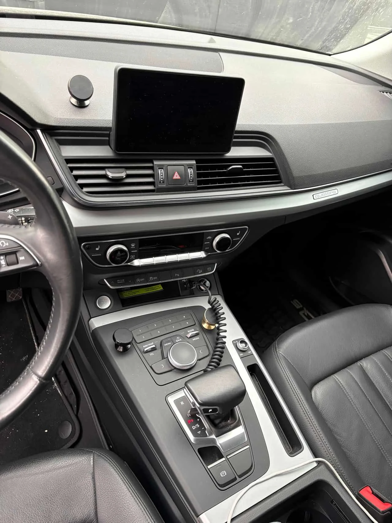 Audi Q5 * Komfort * CARFAX * ОПЦИЯ ЗА ФИНАНСИРАНЕ , снимка 9 - Автомобили и джипове - 55335154