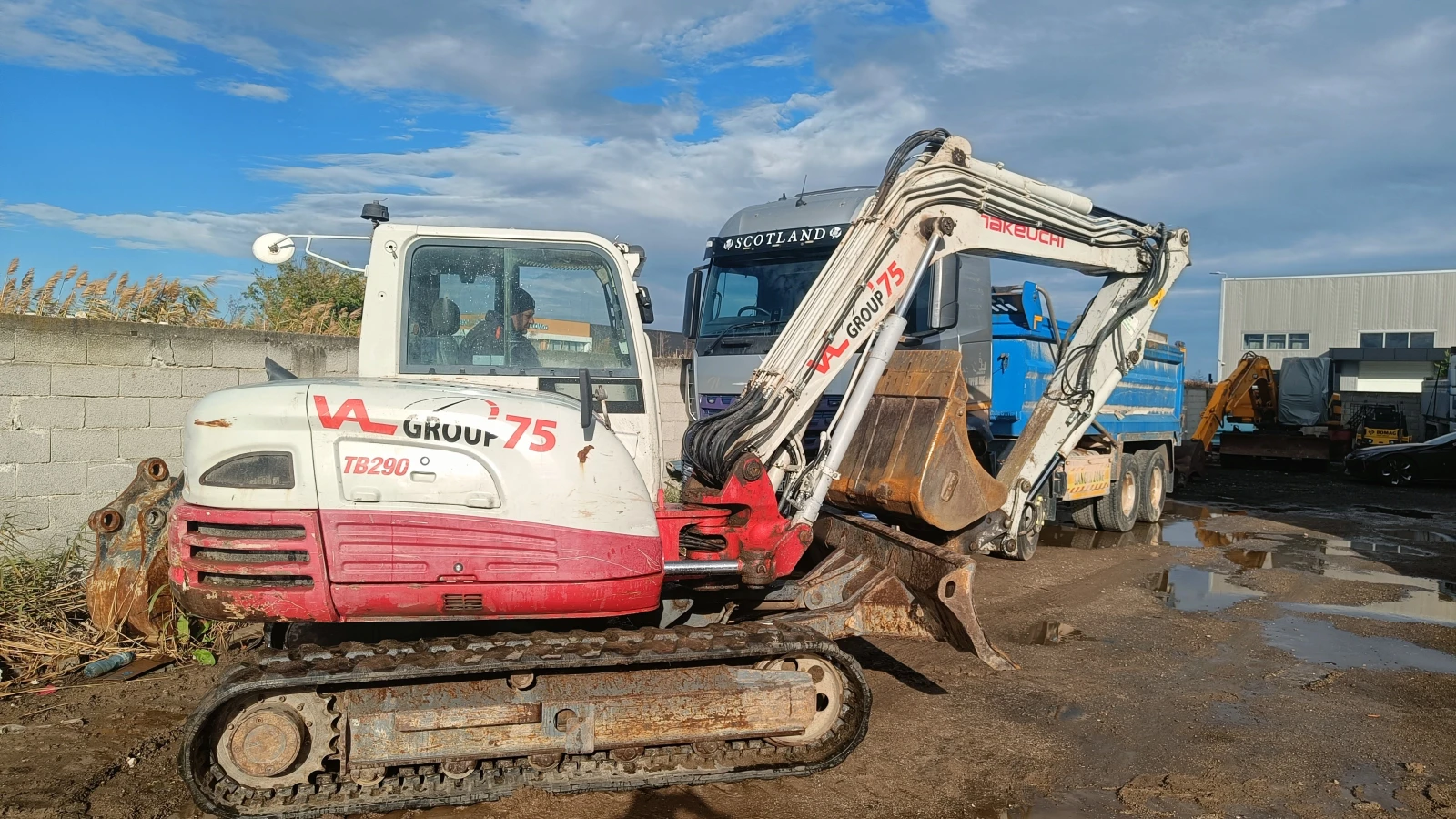 Багер Takeuchi TB290, снимка 1