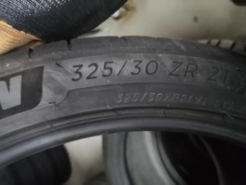 Гуми Летни 325/30R21, снимка 5 - Гуми и джанти - 33283479