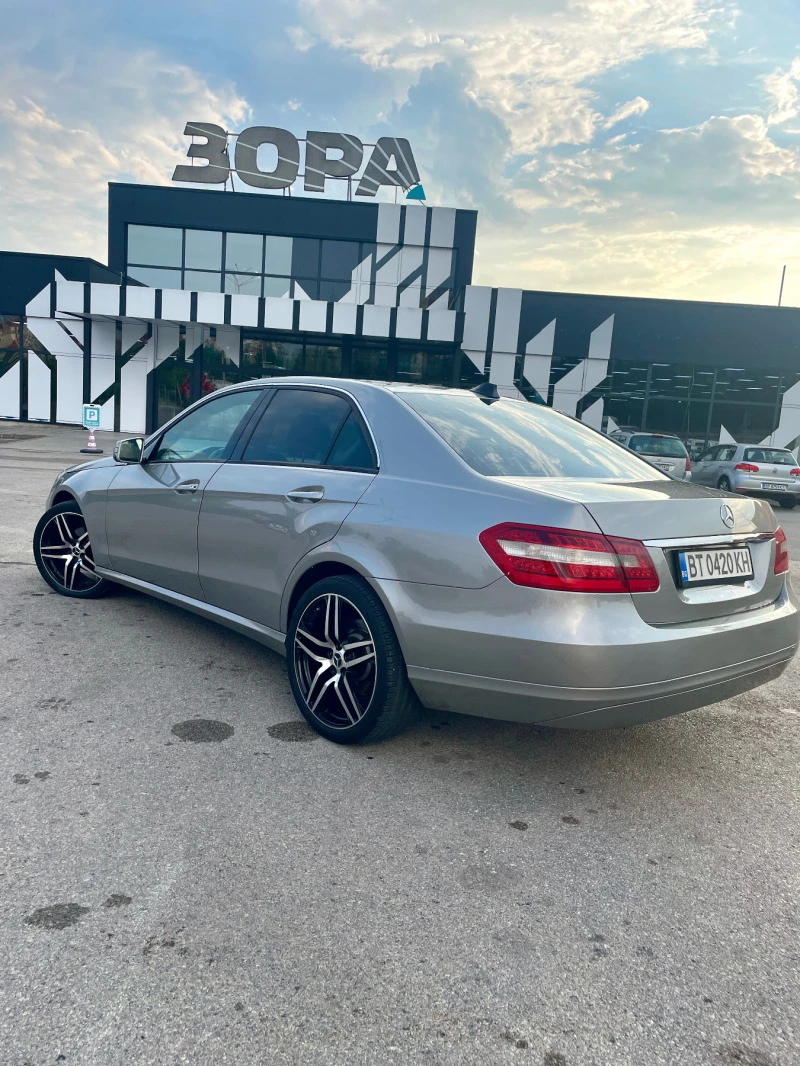 Mercedes-Benz E 200 Bluetec, снимка 5 - Автомобили и джипове - 47399590